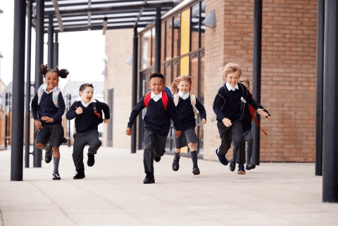 What time does Secondary School start and finish in the UK?