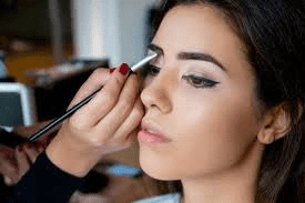 List of 10 Free Online Makeup Courses with Certificates